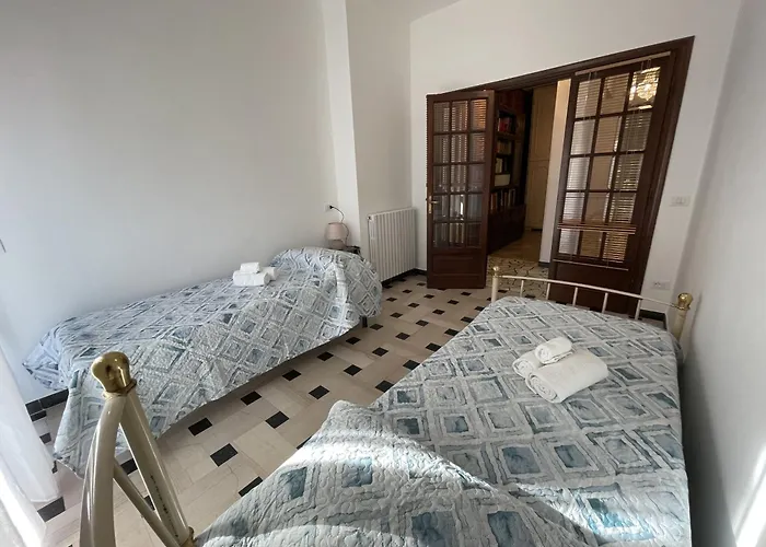 Airaldi8 - Trilocale Nel Budello Ampio E Soleggiato 50 M Dal Mare